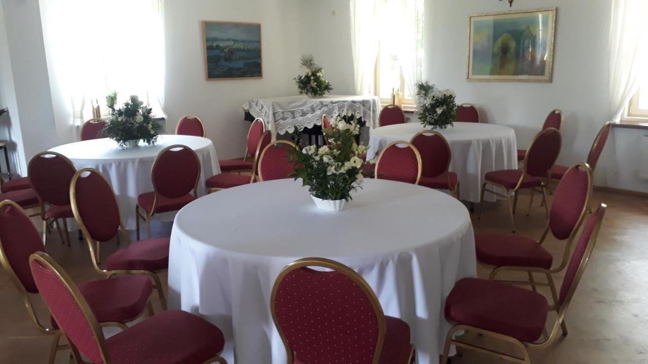 Dwór Strzyżew Acomodação com café da manhã Zelazowa Wola Exterior foto