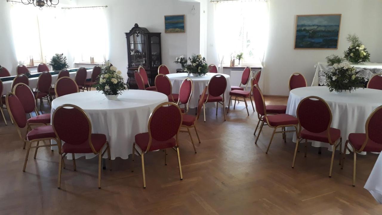 Dwór Strzyżew Acomodação com café da manhã Zelazowa Wola Exterior foto