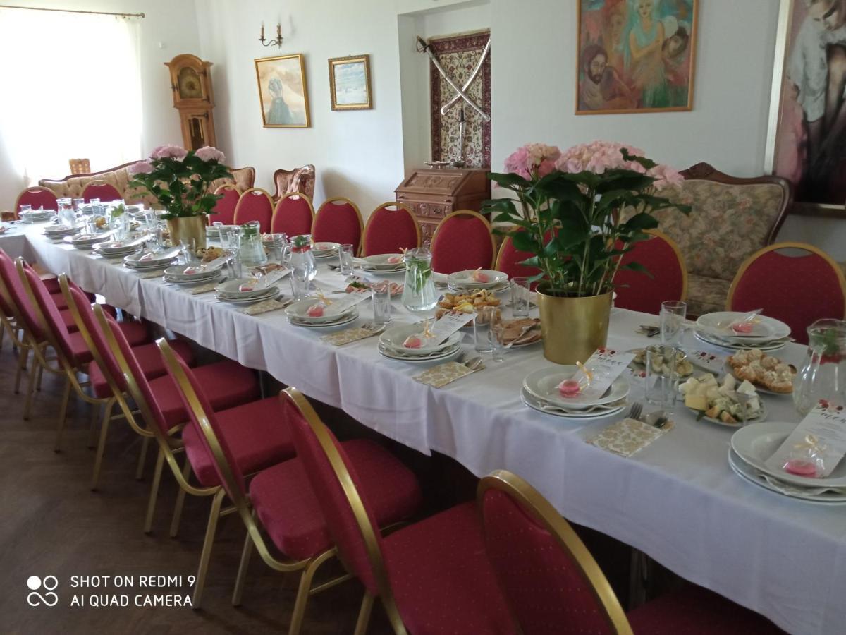 Dwór Strzyżew Acomodação com café da manhã Zelazowa Wola Exterior foto
