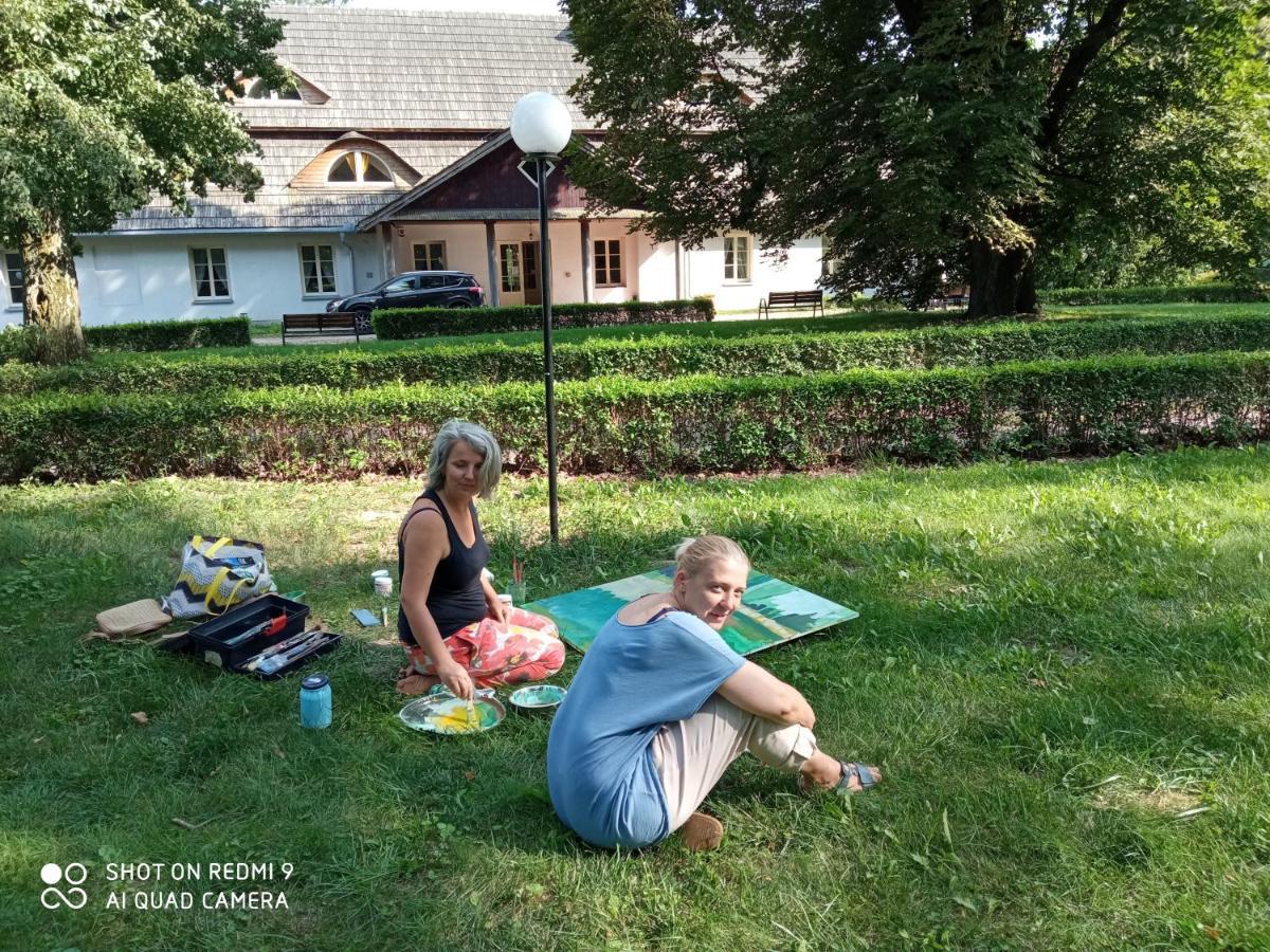 Dwór Strzyżew Acomodação com café da manhã Zelazowa Wola Exterior foto