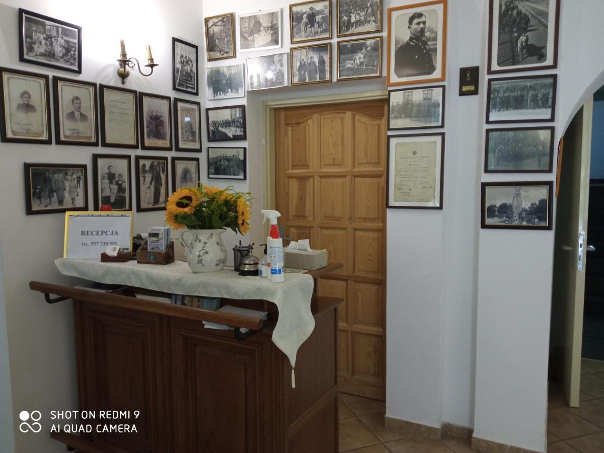Dwór Strzyżew Acomodação com café da manhã Zelazowa Wola Exterior foto