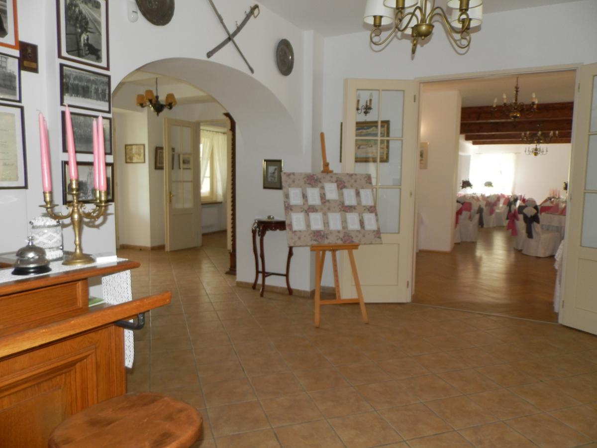 Dwór Strzyżew Acomodação com café da manhã Zelazowa Wola Exterior foto