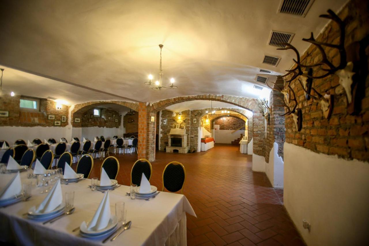 Dwór Strzyżew Acomodação com café da manhã Zelazowa Wola Exterior foto